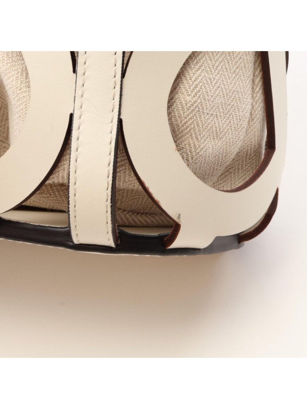 Loewe Tote Bag Anagram Cutout White Natural Leather - Picture 6 of 11